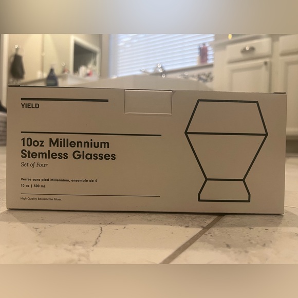 Yield’s Millennium Collection Set of 4 Stemless Glasses 10 OZ -New in Box - Picture 8 of 11